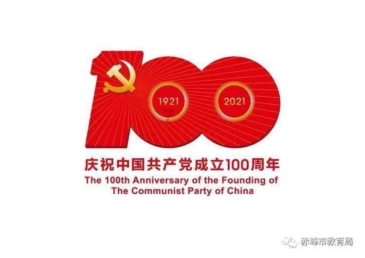 沙滩游玩的女孩们